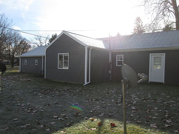 3rd image of 518 Grand Ave