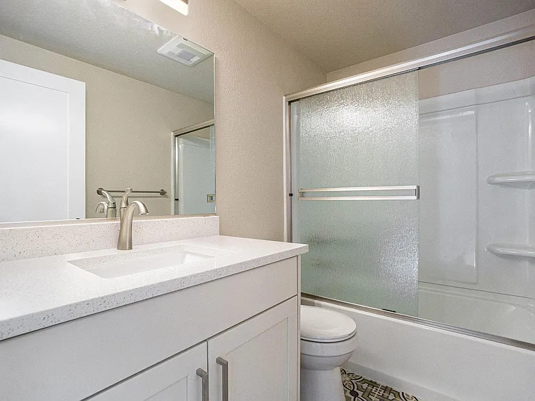 full bath in hall
