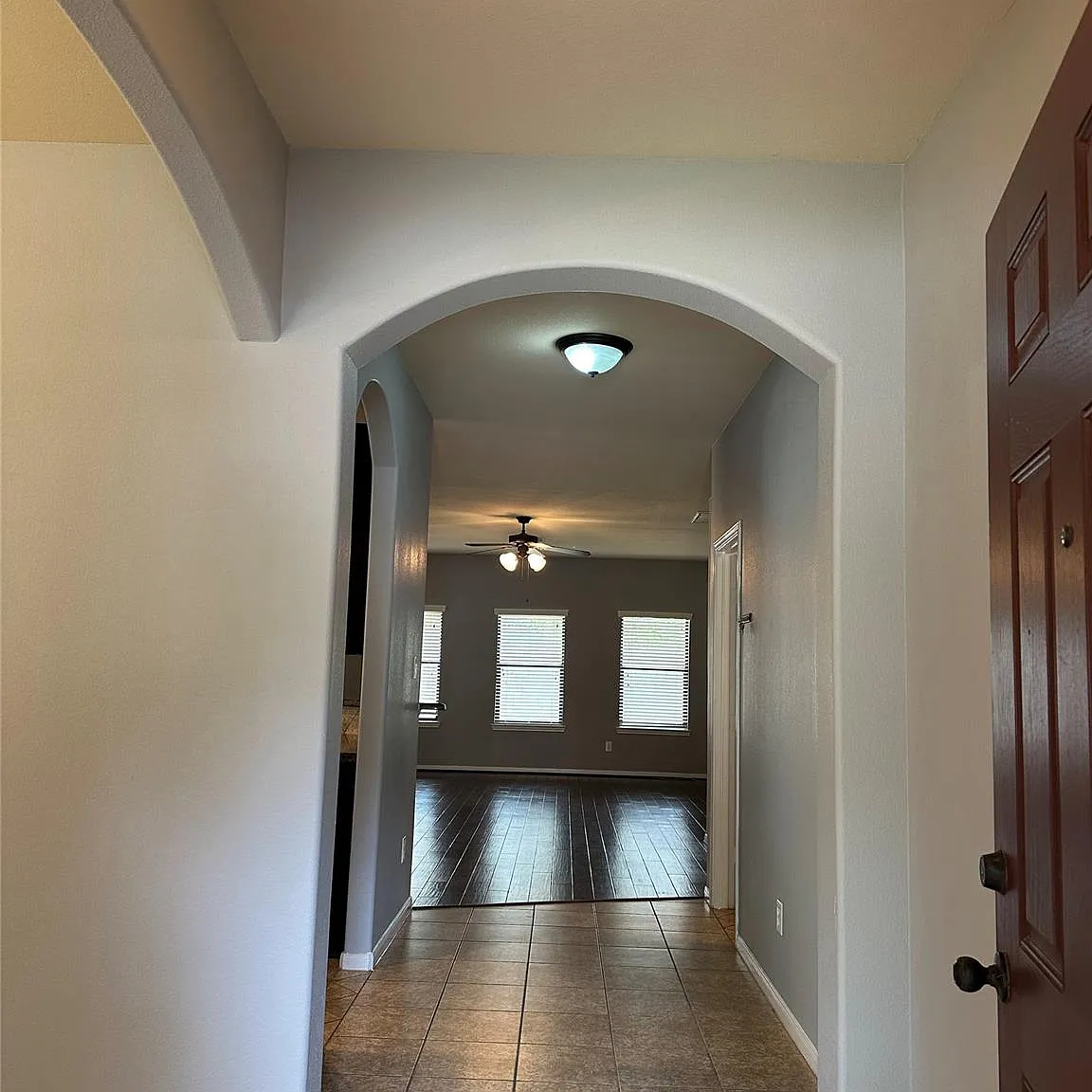 3 bed, 2.5 bath, 2039 sqft, $2,100 — Photo 2
