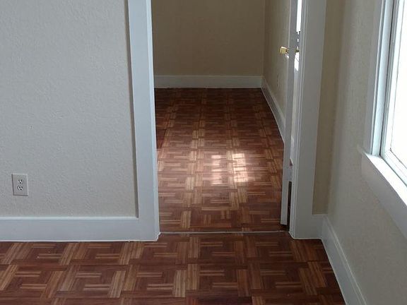5th image of 608 S Campbell St #9