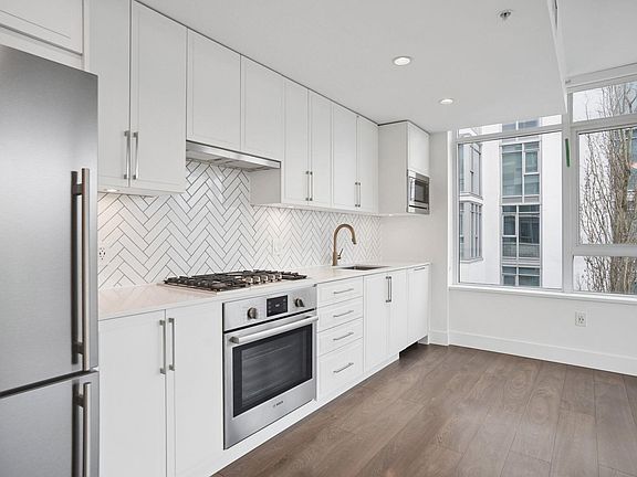 5th image of 2455 Kingsway #302