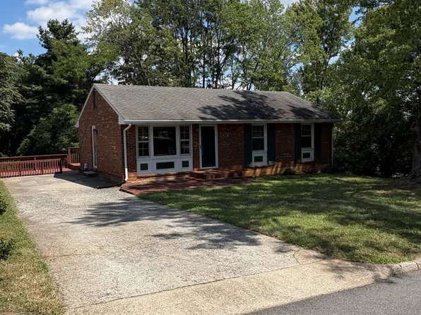 4651 Golfview Dr NE, Roanoke, VA 24019