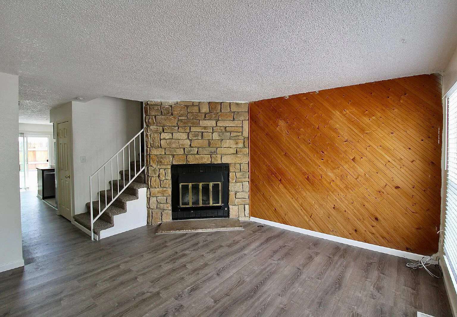 2BD/2.5BA End Unit Townhome — Photo 3