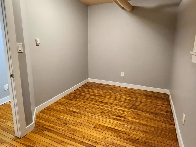 405 Elgin St — Photo 8