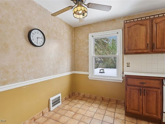 5th image of 23413 Clifford Dr