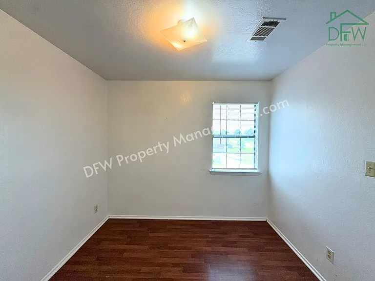 807 W Walnut St #C4 — Photo 13