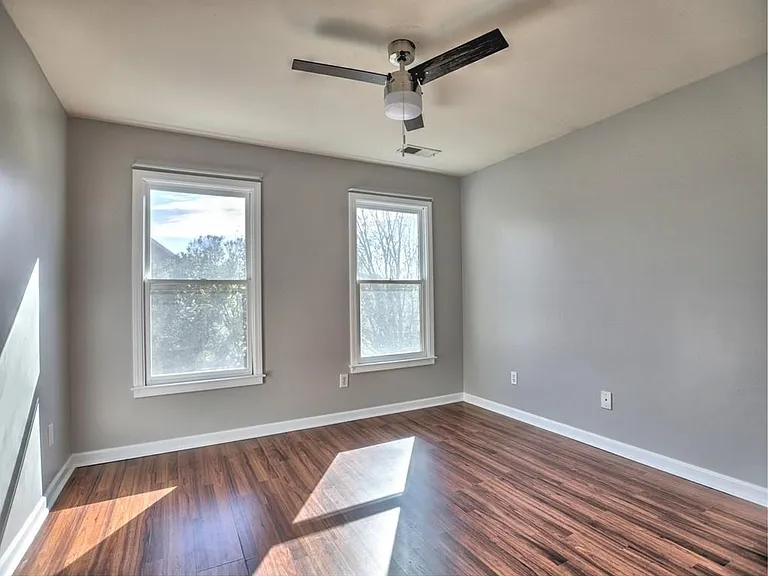 975 Odessa Dr NW — Photo 32