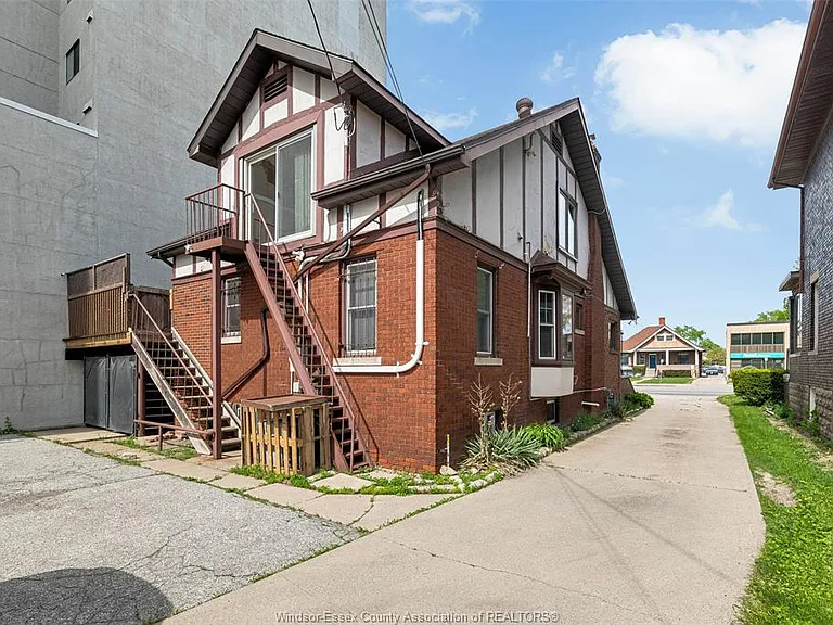 1451 Ouellette Ave #UPPER — Photo 9