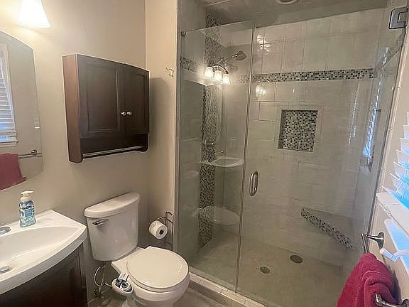 5th image of 108 Ginger Ct