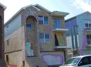 562 S 10th St, Newark, NJ 07103