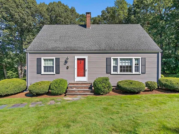 4 Hiawatha Rd, Woburn, MA 01801