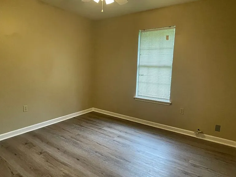 2555 Winchester Dr — Photo 6