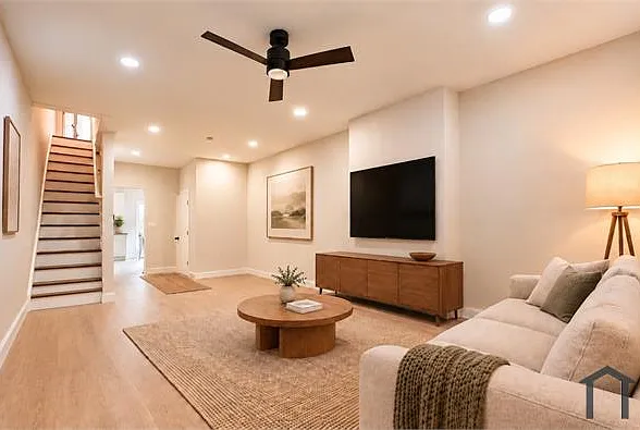 3 bed, 1136 sqft, $1,990 — Photo 1
