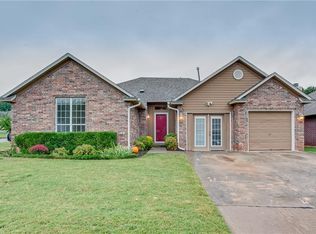 17201 Crest Vly, Edmond, OK 73012