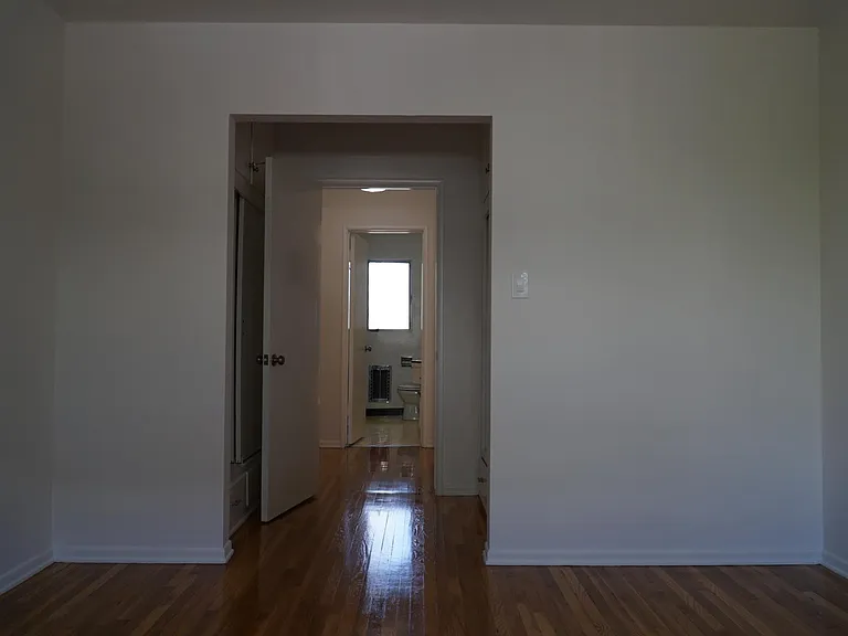 1021 N Sweetzer Ave #10 — Photo 13
