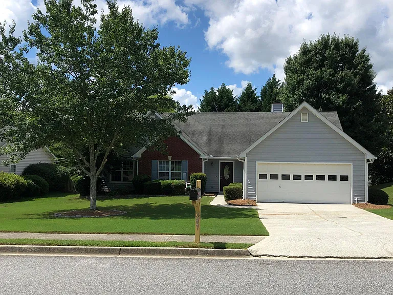 level lot ranch on nice street