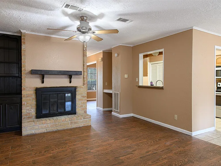 20339 Fieldtree Dr — Photo 3