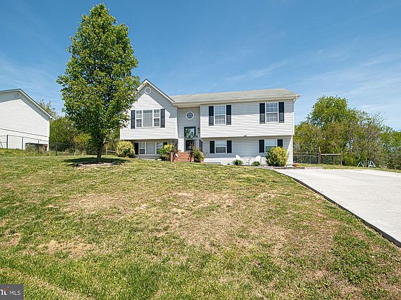 2nd image of 101 Silver Ct