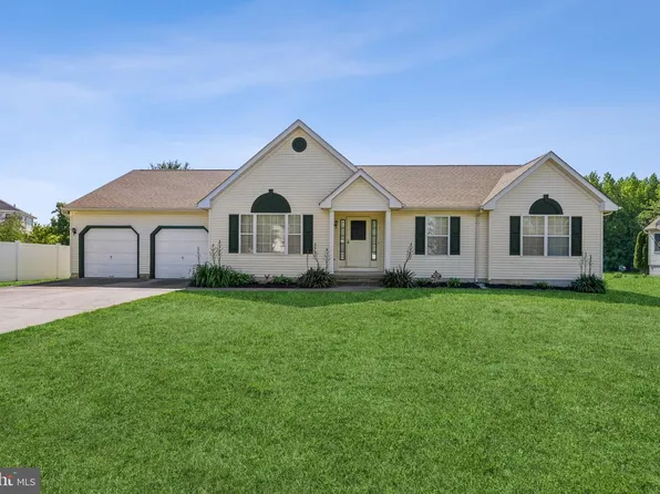 64 Peters Ln, Blackwood, NJ 08012