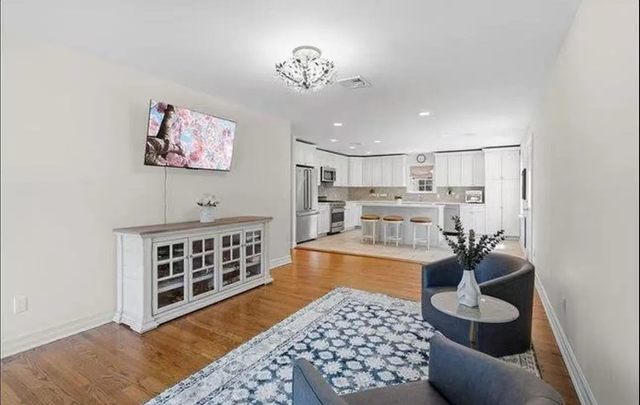 Garden Cir, Syosset — Photo 3