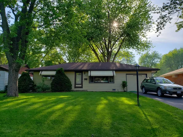 526 Oakwood Dr, Grayslake, IL 60030