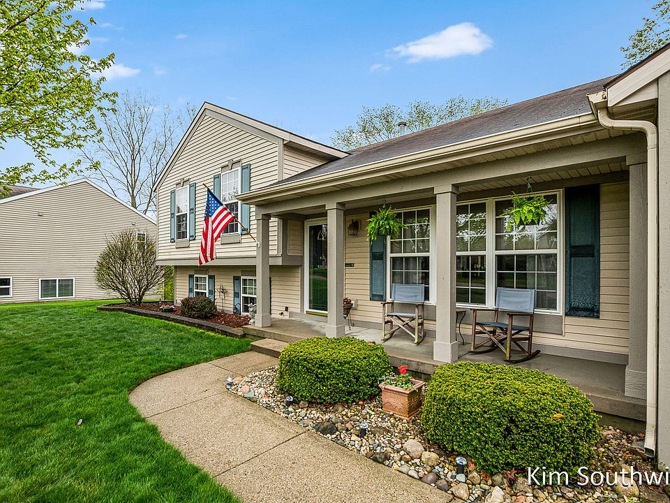 1st image of 6987 Lake Bluff Dr NE