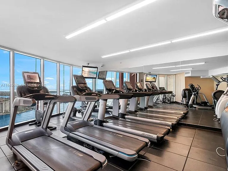 300 S Pointe Dr #1901 — Photo 15