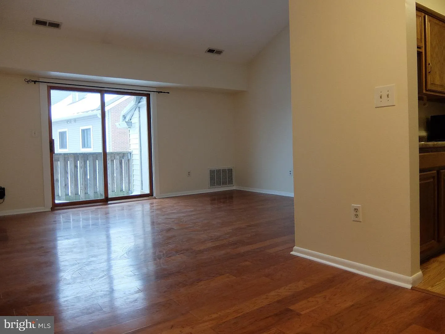 1 bed, 1.0 bath, 667 sqft, $1,900 — Photo 3