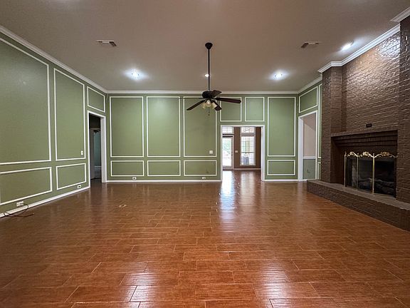 3rd image of 2865 Oak Creek Dr
