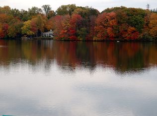 7 Manchester Rd, Eastchester, NY 10709