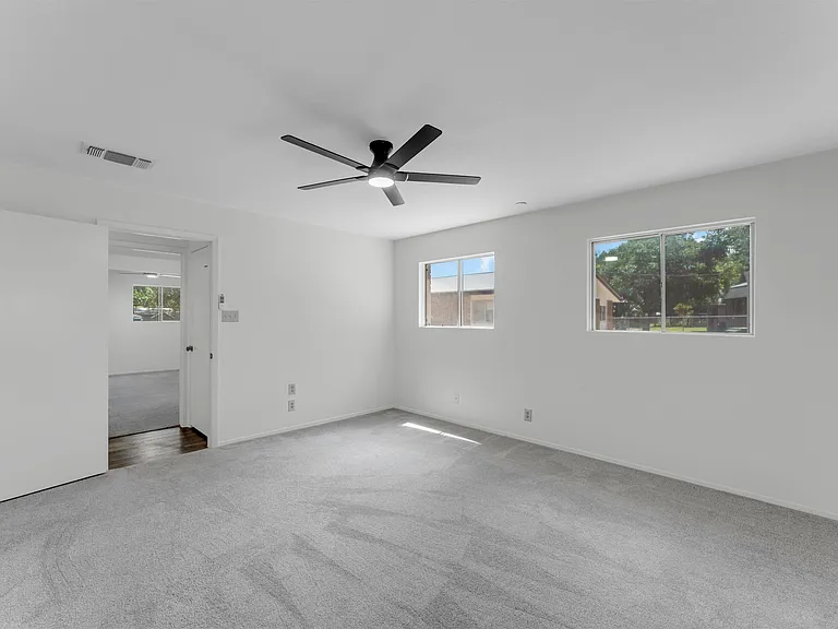 1803 Bluebonnet Ln — Photo 22