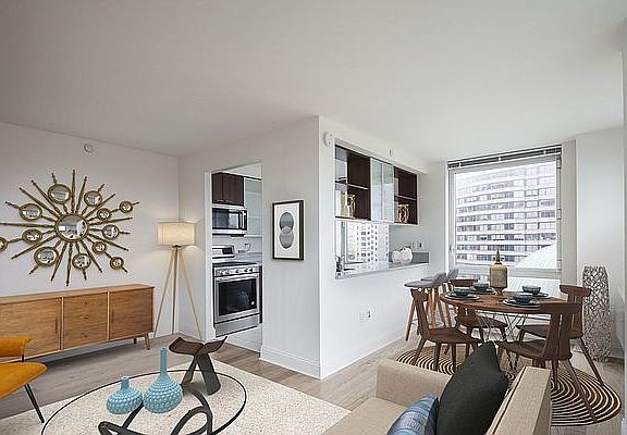 4th image of 215 E 96th St APT 22G
