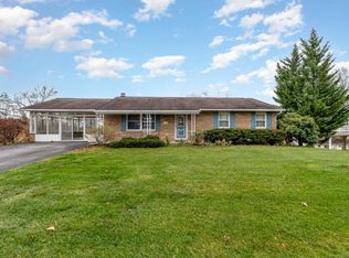 307 Crestwood Dr, Chambersburg, PA 17202
