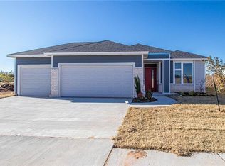 1809 Sara Vista Dr, Yukon, OK 73099