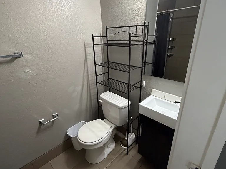175 W 7th Ave #5 — Photo 3