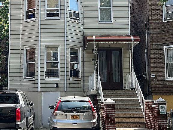 3rd image of 250 E 207th St