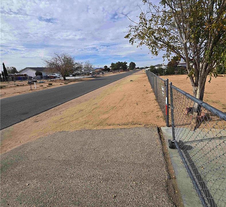 22684 Powhatan Rd, Apple Valley, CA 92308 | Zillow