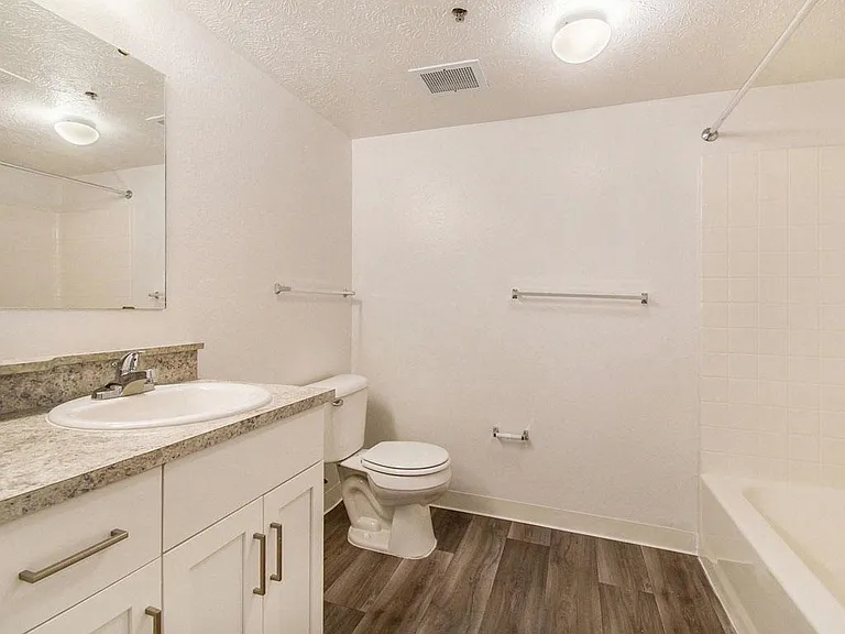 Canal 2 Apartments — Photo 31
