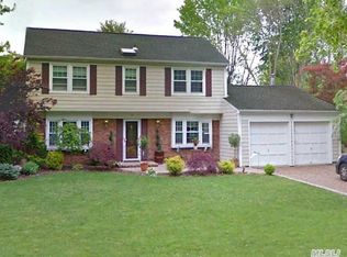 31 Pennaquid Rd, Coram, NY 11727