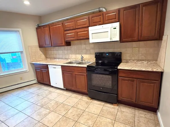 1336-1340 Cranston Street, 1336-1340 Cranston St #33C571343, Cranston, RI 02920