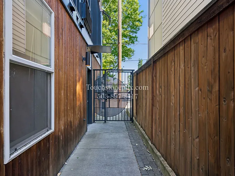 424 NE Jessup St #4 — Photo 24