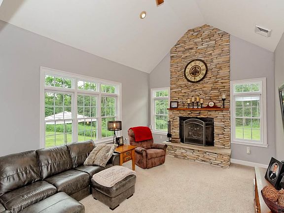 4th image of 2025 Mudge Rd