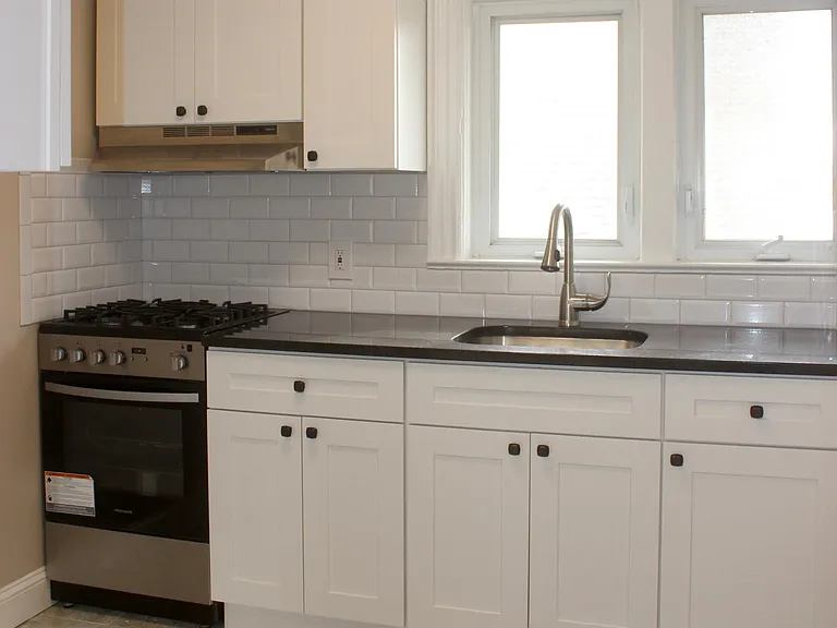 809 Greenwood Ave #3A — Photo 1