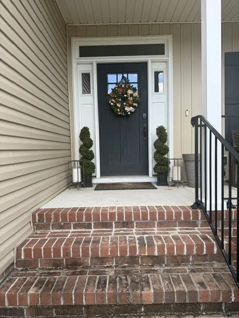 Amazing Home in Meare's Bluff - 4 Bed/3 Full Bath with Bonus Room, Screened Porch, Fenced Yard — Photo 3
