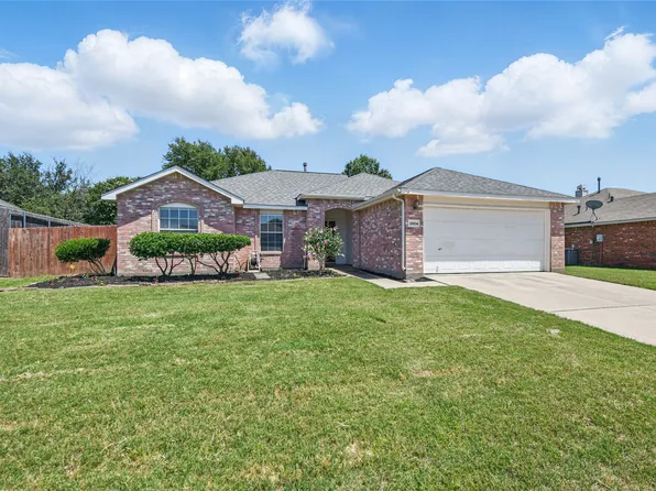 2804 Hollis Dr, Corinth, TX 76210