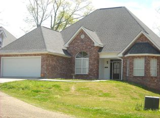 110 Pointe Dr, Summit, MS 39666