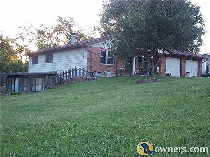 View from the park - shows sunroom access!