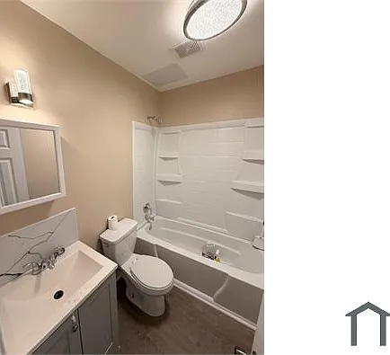 4 bed, $2,500 — Photo 4