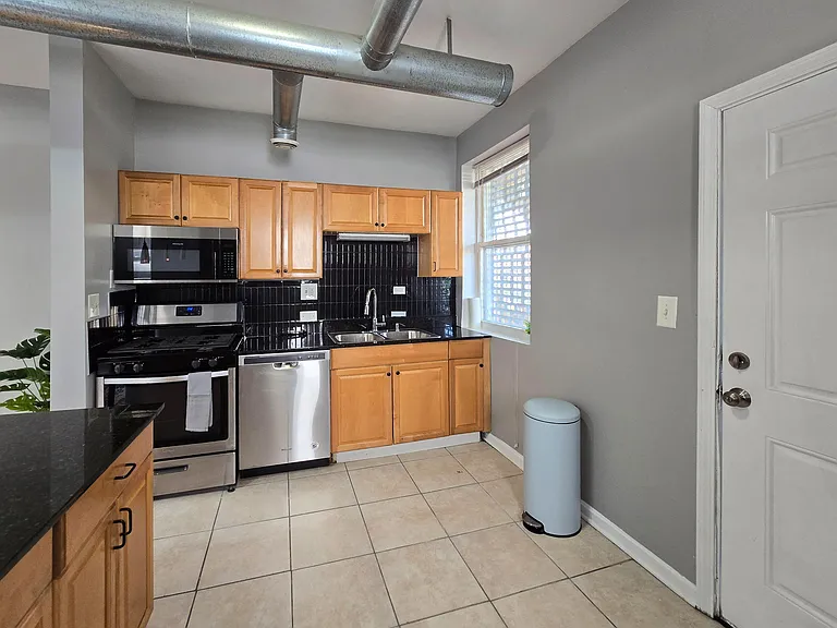 E 65th Pl — Photo 9