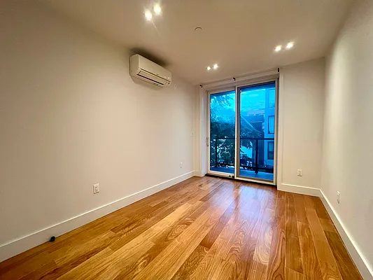 Rented by EXR | media 12